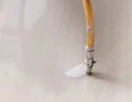 嵩明瓷砖空鼓维修公司专业解答在瓷砖铺贴过程中，如果使用的砂料过粗（如全部使用了粗砂），可能会导致以下问题